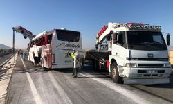 Kütahya'da yolcu otobüsü devrildi; 31 yaralı / Ek fotoğraflar