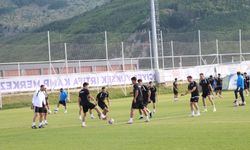 Manisa FK Teknik Direktörü Pektaş: Genç ve tecrübeli oyuncuları karıştırarak, doğru bir takım yapmaya çalışıyoruz