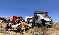 Manisa'da otomobille kamyonet çarpıştı: 1 ölü, 1 yaralı