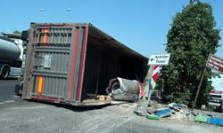 Mardin'de TIR devrildi; kadın ve çocuğunun kazadan kurtulduğu anlar kamerada