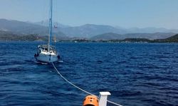 Muğla'da makine arızası nedeniyle sürüklenen tekne kurtarıldı