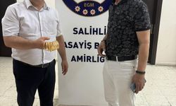 Müşteri gibi girdiği kuyumcu dükkanından 15 altın bilezik alıp kaçtı; o anlar kamerada