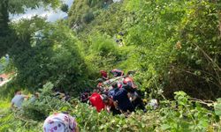 Otomobil fındık bahçesine yuvarlandı; 2 ölü, 3 yaralı