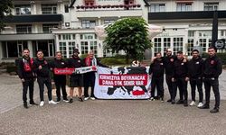 Samsunspor'a Hollanda'da meşaleli karşılama