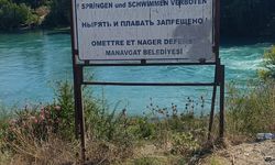 Su yükselince ırmaktaki adacıkta mahsur kalan 4 kişi kurtarıldı