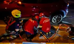 Bisikletiyle giderken 2 otomobilin çarptığı öğretmen hayatını kaybetti