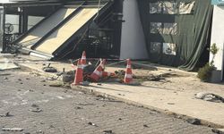 Bodrum'da otomobil, börekçiye daldı: 2 yaralı