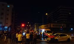 Bursa'da 2 otomobil çarpıştı: 7 yaralı