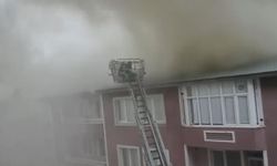 Erzurum'da 5 katlı bir binanın çatısında yangın