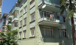 Kiracının bıçakladığı apartman yöneticisi hayatını kaybetti