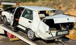 Otomobiller kafa kafaya çarpıştı: 1 ölü, 7 yaralı