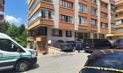 Oturduğu apartmanda, yöneticinin yardımcısını öldürdü