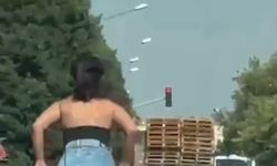 Trafiği tehlikeye düşürün otomobil sürücüsü ile yolcu gözaltına alındı