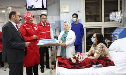 Türk Kızılay Genel Başkanı Yılmaz, Kahire'de Gazzeli hastaları ziyaret etti