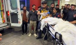 Akıma kapıldığı çatıdan ayaklarından sarkıtılarak indirildi, kaldırıldığı hastanede öldü