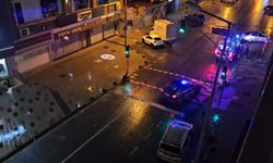 Arnavutköy'de hafif ticari araç ile motosikletin çarpıştığı kaza kamerada: 2 yaralı
