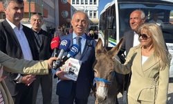 Eşekle Türkiye'yi geziyor, köy çocuklarına kitap ve kırtasiye dağıtıyor
