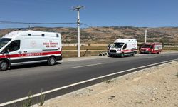 Hafif ticari araç beton duvara çarptı; 1'i ağır, 3 yaralı