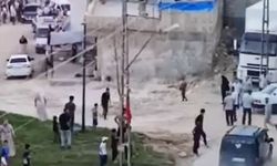 Kavgada kalabalığın arasına aracıyla daldı