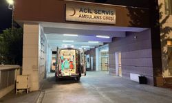 İnşaatta demir çubuğun üzerine düşen işçi yaralandı​