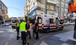 Yolcu minibüsünün çarptığı 2 kişi yaralandı