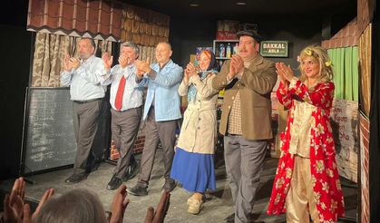 Düşevi Oyuncuları 27 Yıl Sonra ‘Kahraman Bakkal’ı Sahneledi