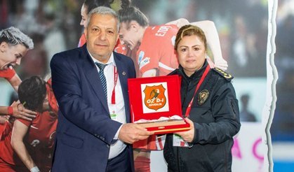 İlhan Yolaydın’dan Anlamlı Plaket Töreni