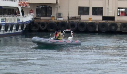 Kadıköy'de vapura binen Azerbaycanlı kadın kayboldu; çantası bulundu denizde aranıyor