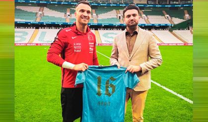 Bursaspor Başkanı Enes Çelik’ten Okan Kocuk’a anlamlı hediye