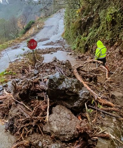 Rize'de Şiddetli Yağış Nedeniyle 21 Köy Yolunda Heyelan Oldu