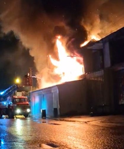 Nalbur dükkanında çıkan yangın söndürüldü