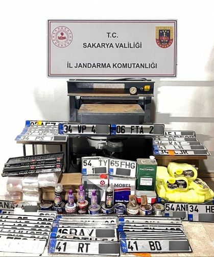 Sakarya'da sahte plaka operasyonu: 3 gözaltı