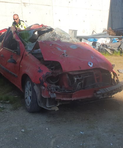 Kontrolden çıkan otomobil 20 metre yükseklikten düştü