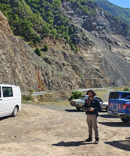 Dereye düşen kamyonette kaybolan baba ve oğlunu arama çalışmaları 3'üncü gününde