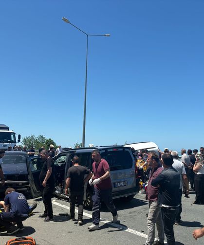 Karadeniz Sahil Yolu'nda 'ters yön' kazası; 2 ölü, 3 yaralı