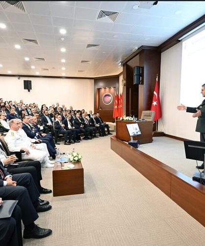 Orgeneral Bayraktaroğlu, Milli Güvenlik Konferansı'nda konferans verdi