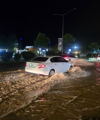 Ordu'da sağanak yağış; ulaşımı aksattı