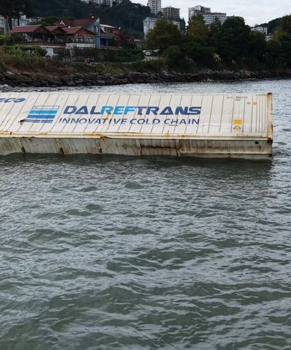 Ordu'da kıyıya vuran konteynerde inceleme