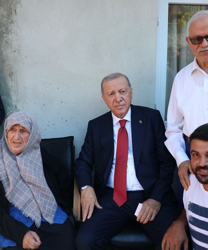 Cumhurbaşkanı Erdoğan, Rize'de komşularını ziyaret etti