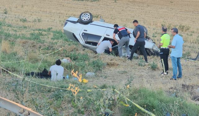 Çorum'da Devrilen Otomobildeki Kadın Öldü, Bebeği Yaralandı