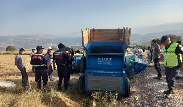 Çorum'da Hasattan Dönerken Devrilen Traktörün Sürücüsü Öldü