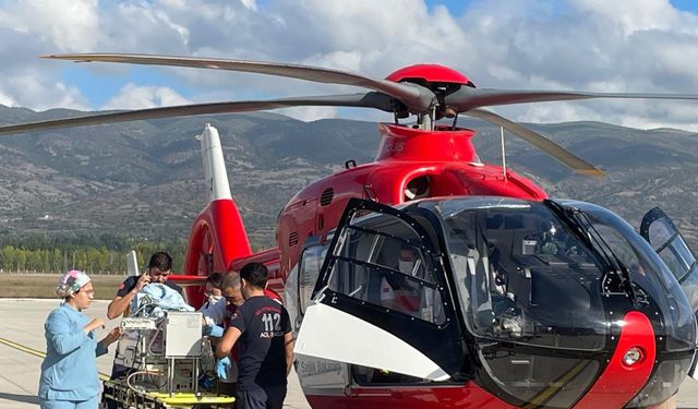 Tokat'ta Ambulans Helikopter, 22 Günlük Bebek İçin Havalandı