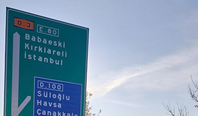 Cip, Yön Levhasının Direğine Çarptı; 2 Ölü, 3 Yaralı