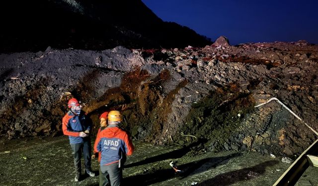 Artvin'de Heyelan: Karadeniz Sahil Yolu Ulaşıma Kapandı