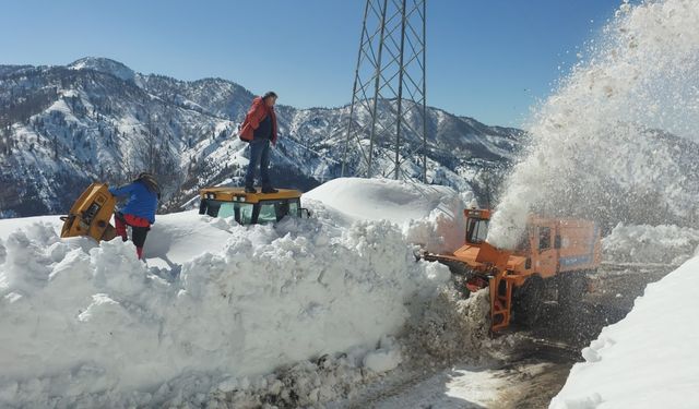 Artvin’de nisanda kar yağışı