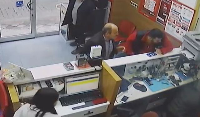 Artvin’de telefon bataryası alev aldı; o anlar kamerada