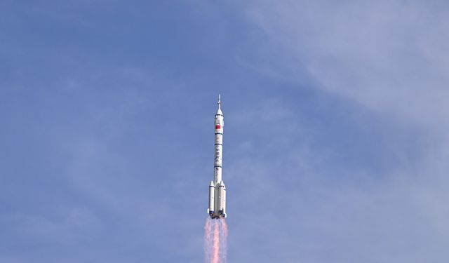 Çin, uzay istasyonuna yeni taykonot ekibini yolladı