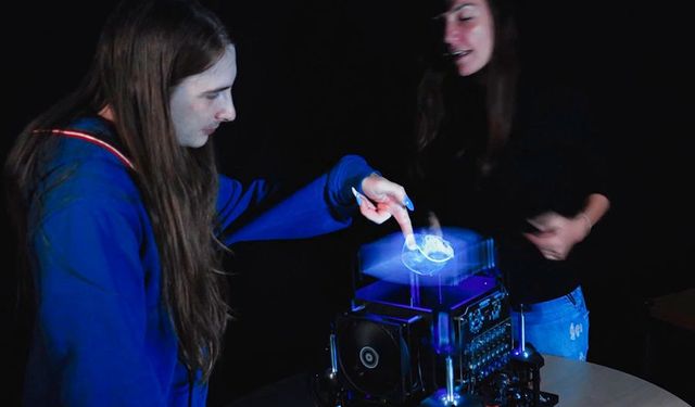 Dünyanın ilk etkileşimli 3D hologramı geliştirildi