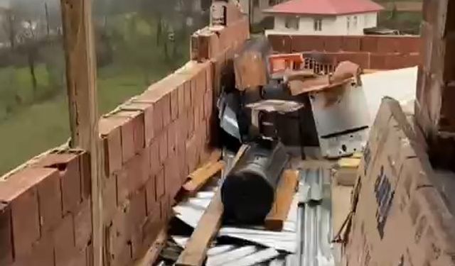 Gümüşhane'de fırtına 20 evin çatısını uçurdu