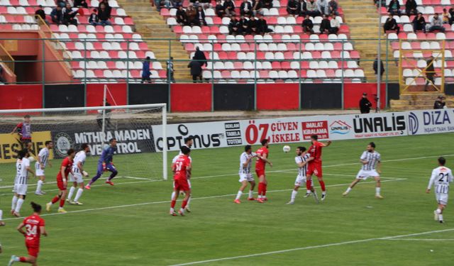 2’nci Lig Play-Off maçında Vanspor, 68 Aksarayspor ile 2-2 berabere kaldı